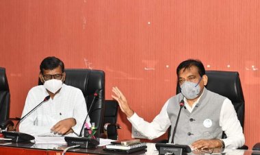 प्रशासन व लोकप्रतिनिधींच्या समन्वयाने अध्यावत करणार मतदार याद्या : जिल्हाधिकारी सुनील चव्हाण