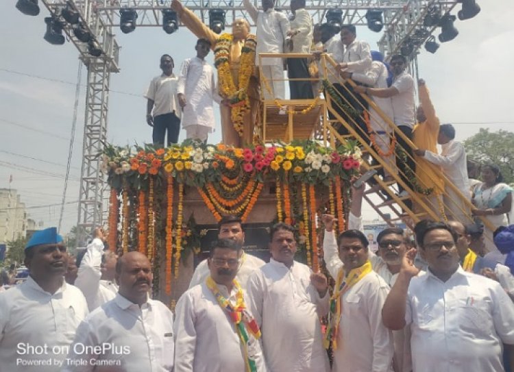 वंचित बहुजन आघाडी औरंगाबाद जिल्ह्याच्या वतीने डॉ बाबासाहेब आंबेडकर यांना अभिवादन