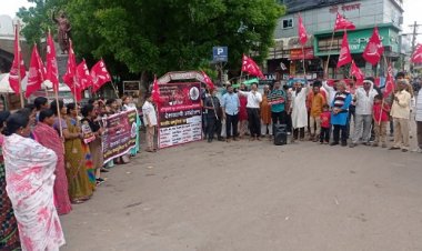 मनिपुर हिंसाचाराविरोधात  भाकपचे पुन्हा मुसळधार पावसात निदर्शने