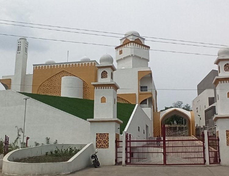 अल्पसंख्यांक मंत्री अब्दुल सत्तार सह मराठवाड्यातील तीन सदस्य हज कमिटीवर, मात्र औरंगाबाद हज हाऊस उदघाटनाच्या प्रतीक्षेत : ८ ऑगस्टच्या मीटिंगमध्ये तरी उद्घाटनाचा निर्णय होणार का?