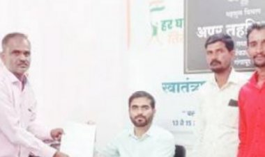 रस्ता नाही मग हेलिकॉप्टरची सोय करा : ग्रामस्थांची तहसीलदाराकडे मागणी