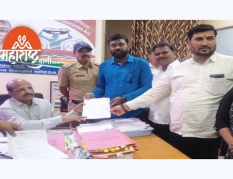 गायरान अतिक्रमण विरोधात वंचित आघाडीचा संताप : जिल्हाधिकाऱ्यांच्या आदेशाची होळी