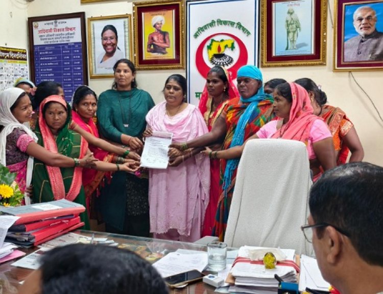 पाण्यातून शाळेत जाणारी मुलं – शासनाच्या उदासीनतेचा काळा चेहरा